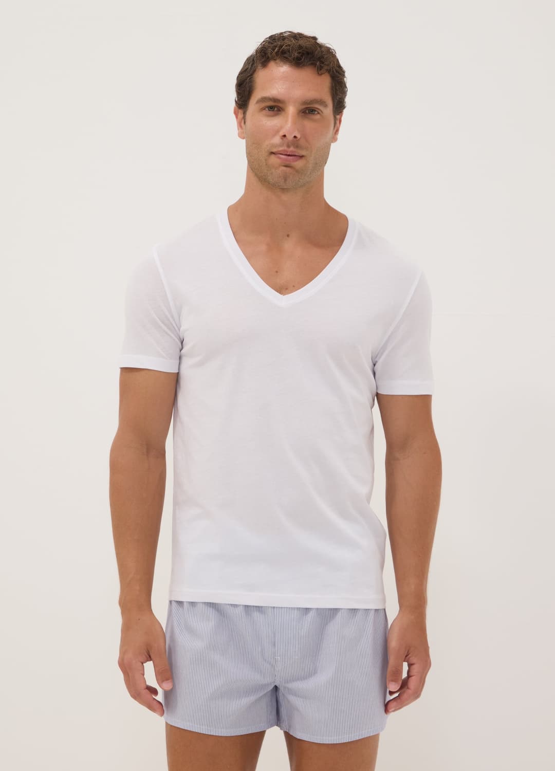 2er-pack Weiße T-shirts Aus Reiner Extrafeiner Baumwolle Mit Tiefem V-ausschnitt | OVS 2er-pack Weiße T-shirts Aus Reiner Extrafeiner Baumwolle Mit Tiefem V-ausschnitt - 0 | OVS