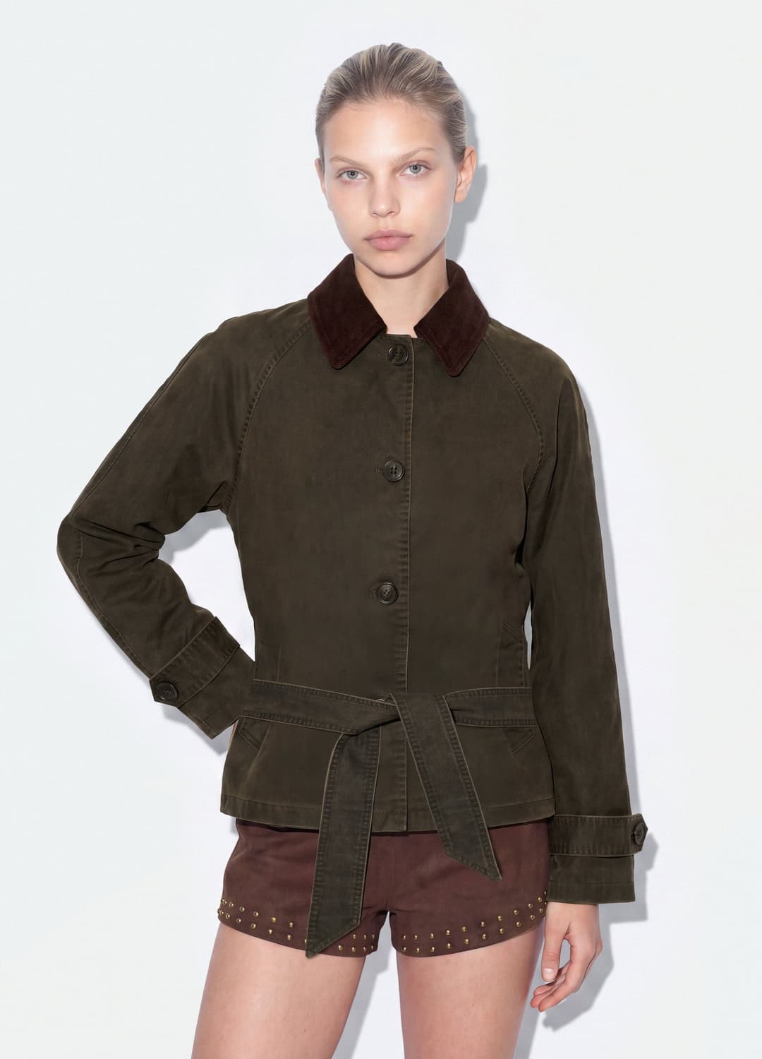 Grüner Trenchcoat Aus Baumwollmischung Mit Kontrastkragen | OVS Grüner Trenchcoat Aus Baumwollmischung Mit Kontrastkragen - 0 | OVS