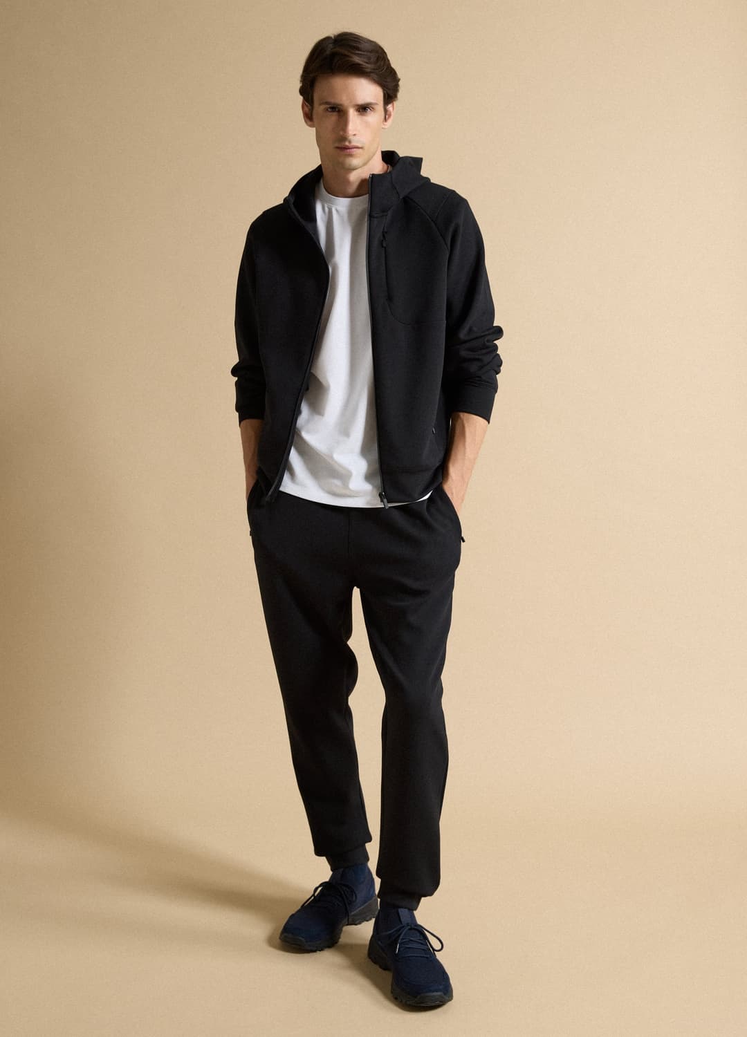 Schwarze Jogger In Regular Fit Aus Elastischem Easy-dry-gewebe | OVS Schwarze Jogger In Regular Fit Aus Elastischem Easy-dry-gewebe - 0 | OVS