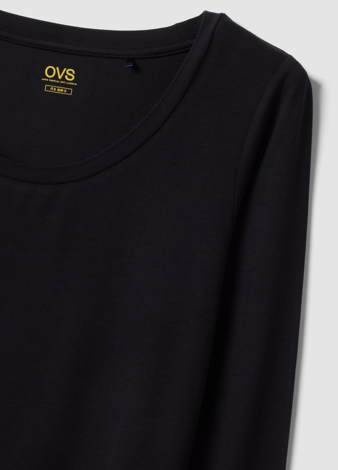Schwarzes Slim-fit T-shirt Aus Elastischer Viskose Mit Rundhalsausschnitt | OVS Schwarzes Slim-fit T-shirt Aus Elastischer Viskose Mit Rundhalsausschnitt - 5 | OVS