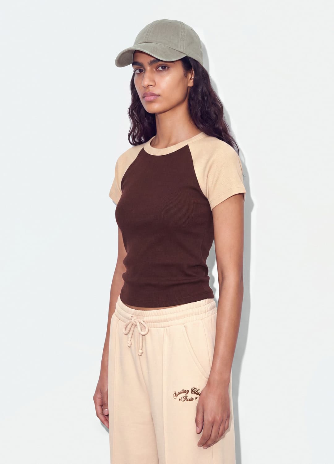 Braunes T-shirt Aus Stretch-baumwolle Mit Rundhalsausschnitt Und Kontrastärmeln | OVS Braunes T-shirt Aus Stretch-baumwolle Mit Rundhalsausschnitt Und Kontrastärmeln - 0 | OVS