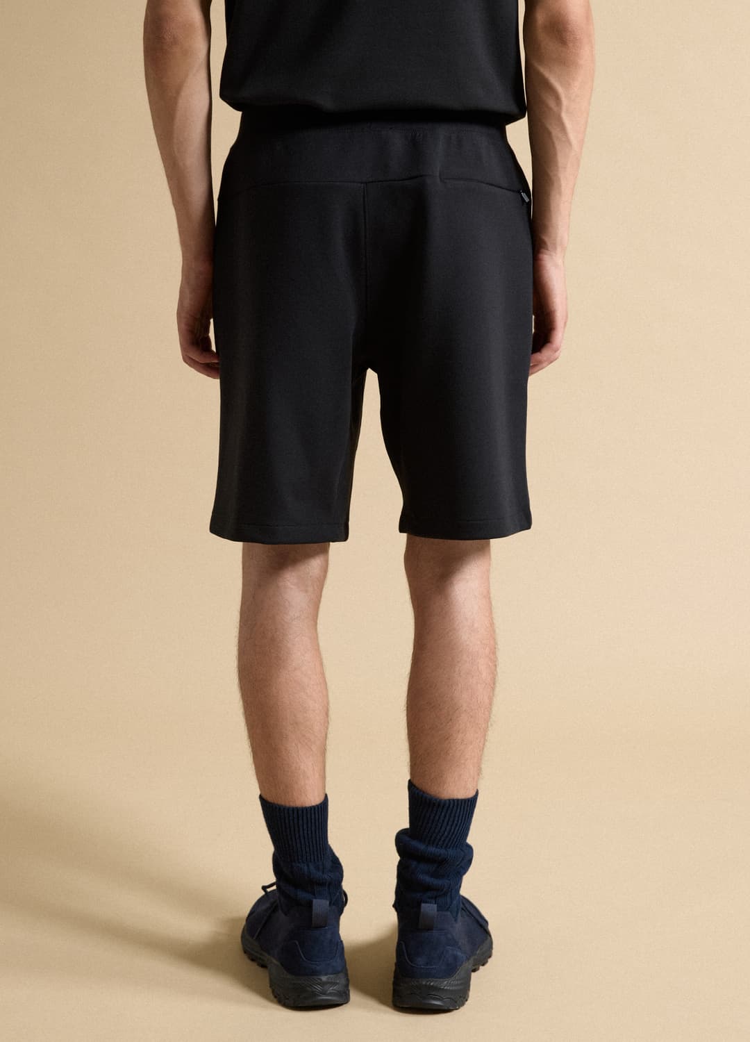 Atmungsaktive Schwarze Shorts Aus 2-wege-stretch | OVS Atmungsaktive Schwarze Shorts Aus 2-wege-stretch - 2 | OVS