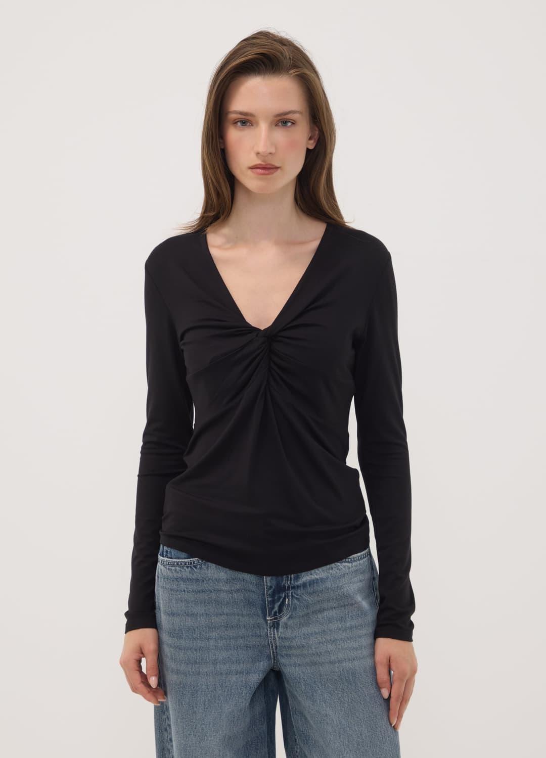 Schwarzes Slim-fit-t-shirt Aus Elastischer Viskose Mit Raffdetail Vorn | OVS Schwarzes Slim-fit-t-shirt Aus Elastischer Viskose Mit Raffdetail Vorn - 0 | OVS
