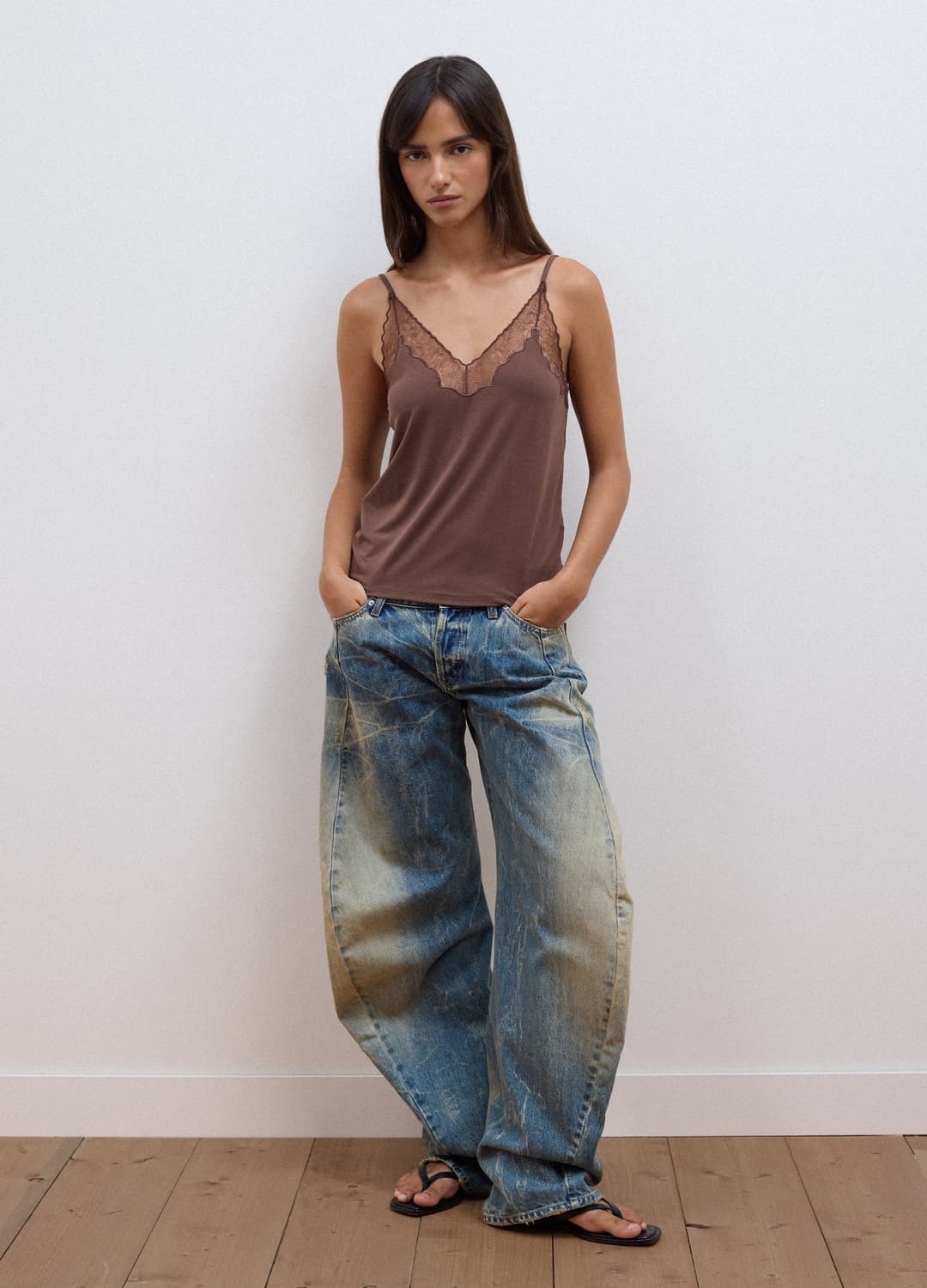 Braunes Tanktop Aus Elastischer Viskose Mit Spitze Und V-ausschnitt | OVS Braunes Tanktop Aus Elastischer Viskose Mit Spitze Und V-ausschnitt - 1 | OVS