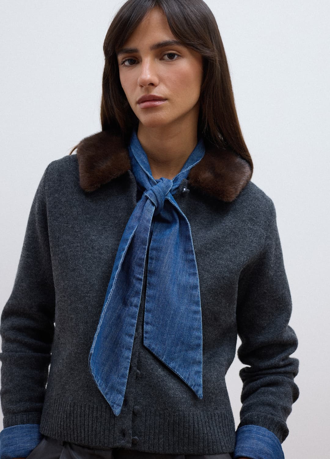 Graue Strickjacke Mit Kontrastkragen | OVS Graue Strickjacke Mit Kontrastkragen - 2 | OVS