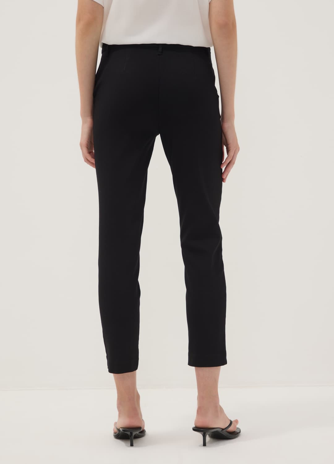 Schwarze Slim-fit Chinohose Aus Stretchiger Viskose | OVS Schwarze Slim-fit Chinohose Aus Stretchiger Viskose - 2 | OVS