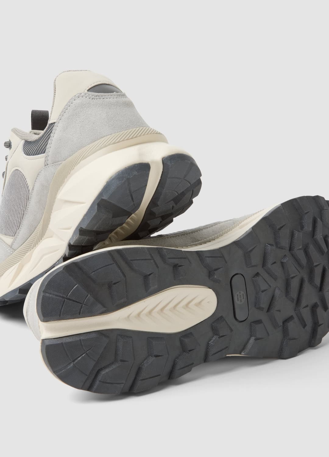 Graue Casual-sneaker Zum Schnüren Mit Running-sohle | OVS Graue Casual-sneaker Zum Schnüren Mit Running-sohle - 1 | OVS