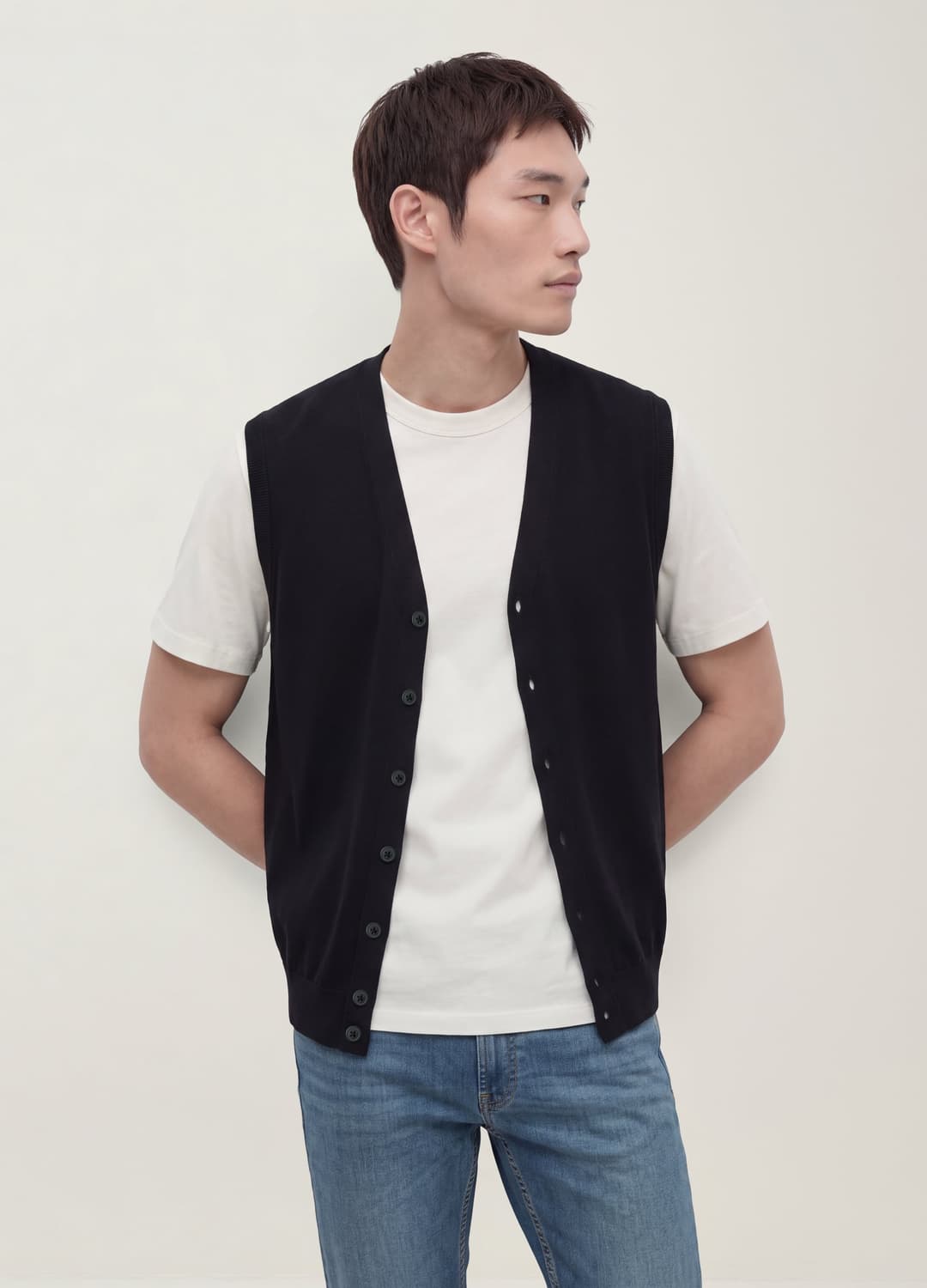 Gilet Nero In Misto Viscosa Con Scollo Profondo A V Regular Fit | OVS Gilet Nero In Misto Viscosa Con Scollo Profondo A V Regular Fit - 1 | OVS