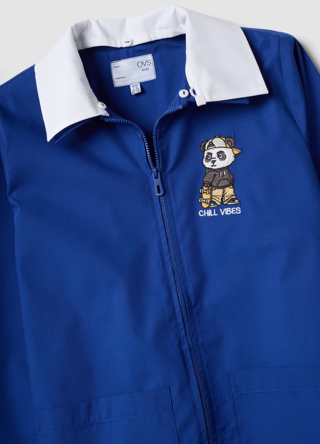 Personalisierbarer Blauer Schul-kittel Mit Reissverschluss Und Panda-stickerei | OVS Personalisierbarer Blauer Schul-kittel Mit Reissverschluss Und Panda-stickerei - 2 | OVS
