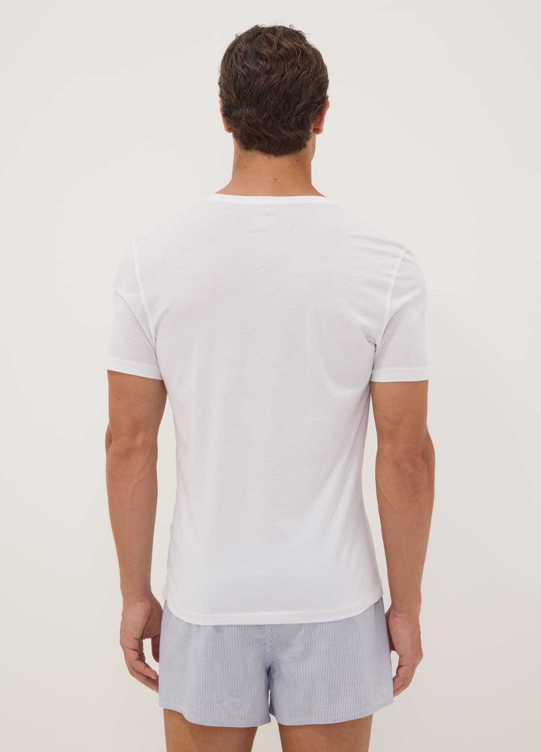 2er-pack Weiße T-shirts Aus Reiner Extrafeiner Baumwolle Mit Tiefem V-ausschnitt | OVS 2er-pack Weiße T-shirts Aus Reiner Extrafeiner Baumwolle Mit Tiefem V-ausschnitt - 3 | OVS