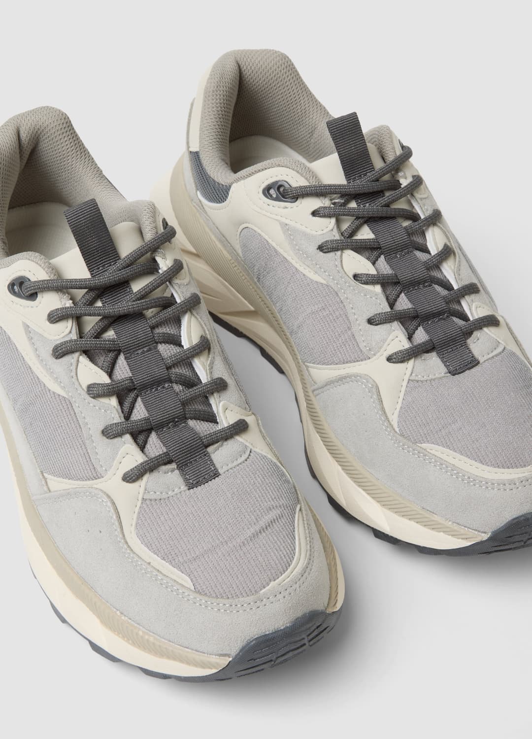Graue Casual-sneaker Zum Schnüren Mit Running-sohle | OVS Graue Casual-sneaker Zum Schnüren Mit Running-sohle - 2 | OVS