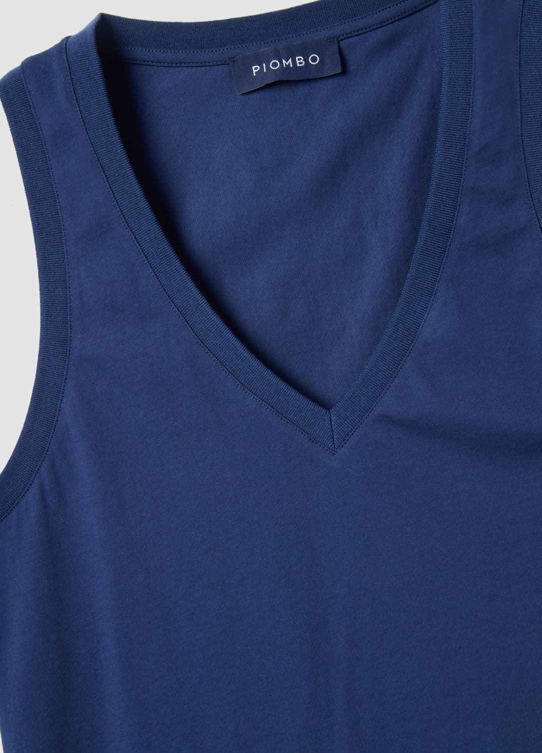 Blaues Tanktop Aus Baumwollmischung Mit V-ausschnitt In Regulärer Passform | OVS Blaues Tanktop Aus Baumwollmischung Mit V-ausschnitt In Regulärer Passform - 5 | OVS