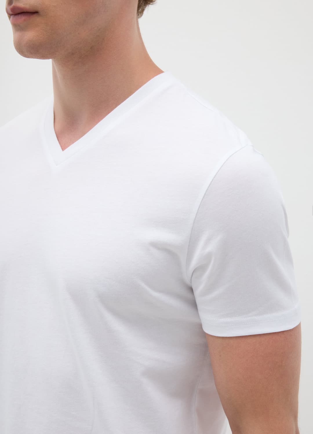 Weißes V-ausschnitt-t-shirt Aus Reiner Bio-baumwolle | OVS Weißes V-ausschnitt-t-shirt Aus Reiner Bio-baumwolle - 2 | OVS