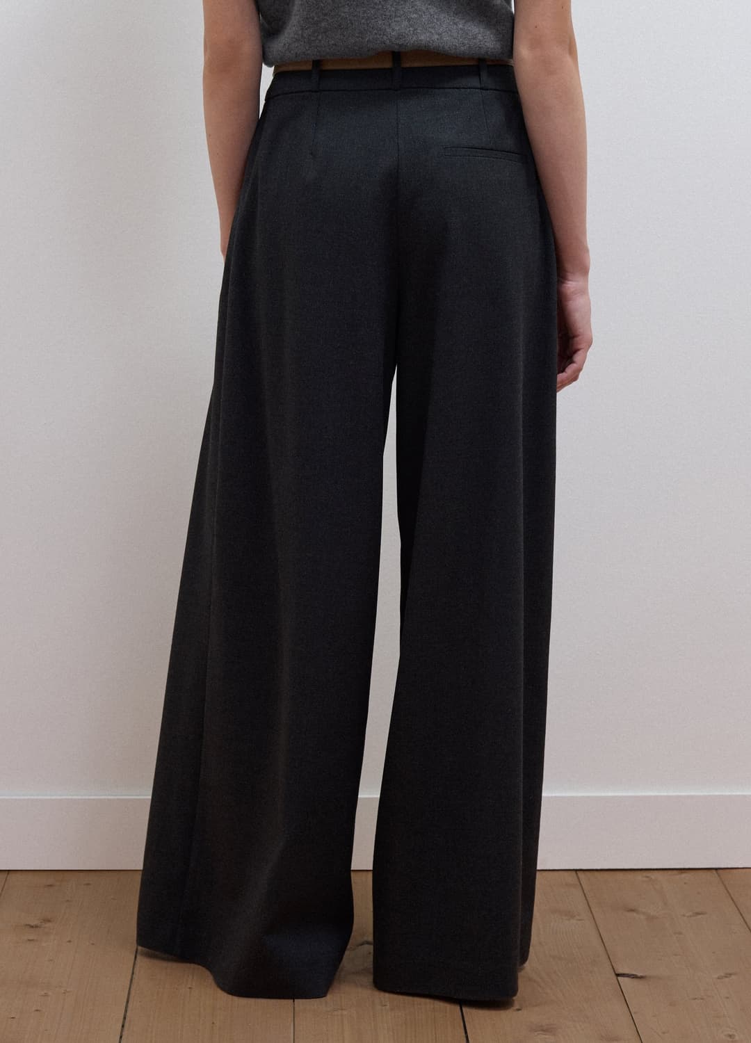 Graue Wide-leg-anzughose Aus Stretch-viskose Mit Gürtel | OVS Graue Wide-leg-anzughose Aus Stretch-viskose Mit Gürtel - 2 | OVS