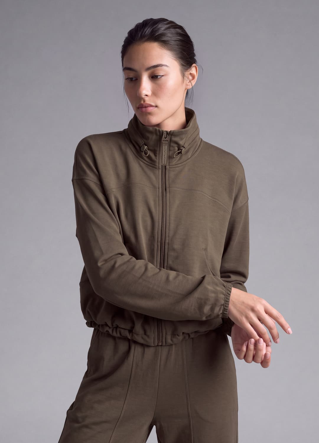 Full-zip Verde Corta In Tessuto Soft-touch Con Collo Rialzato Altavia Studio | OVS Full-zip Verde Corta In Tessuto Soft-touch Con Collo Rialzato Altavia Studio - 3 | OVS