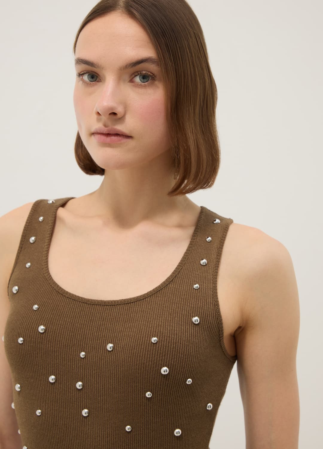 Braunes Tanktop Mit Regulärer Passform Und Metallelementen | OVS Braunes Tanktop Mit Regulärer Passform Und Metallelementen - 0 | OVS