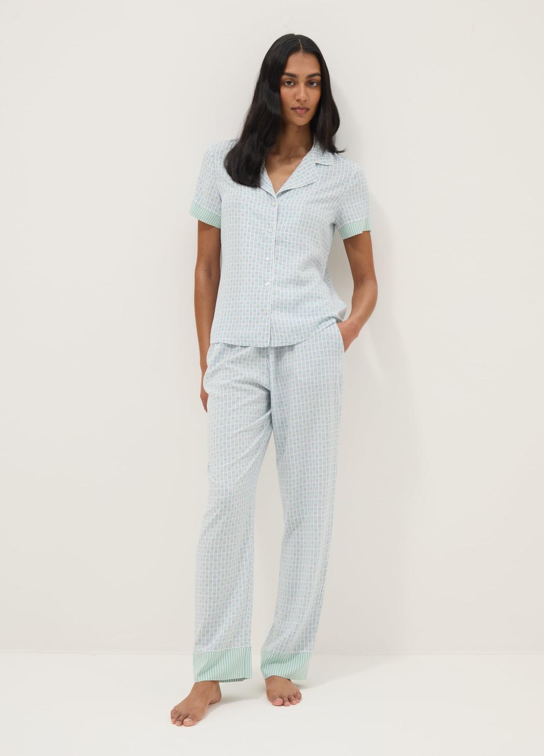 COTTAGECORE GARDEN Set pigiama da donna in raso 2 pezzi con fiori, farfalle, uccelli e frutta, camicia a maniche lunghe floreale e pantaloni Set pigiama in seta - Italia COTTAGECORE GARDEN Set pigiama da donna in raso 2 pezzi con fiori, farfalle, uccelli e frutta, camicia a maniche lunghe floreale e pantaloni Set pigiama in seta - Italia