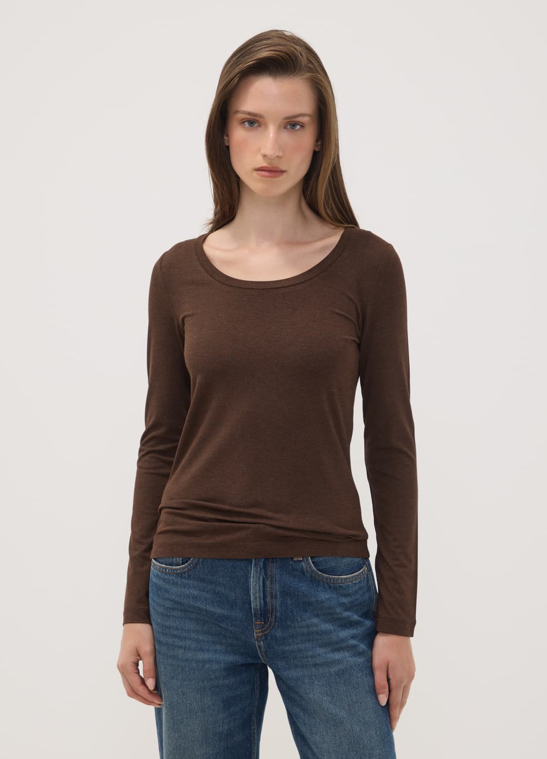 Schwarzes Slim-fit T-shirt Aus Elastischer Viskose Mit Rundhalsausschnitt | OVS Schwarzes Slim-fit T-shirt Aus Elastischer Viskose Mit Rundhalsausschnitt - 2 | OVS