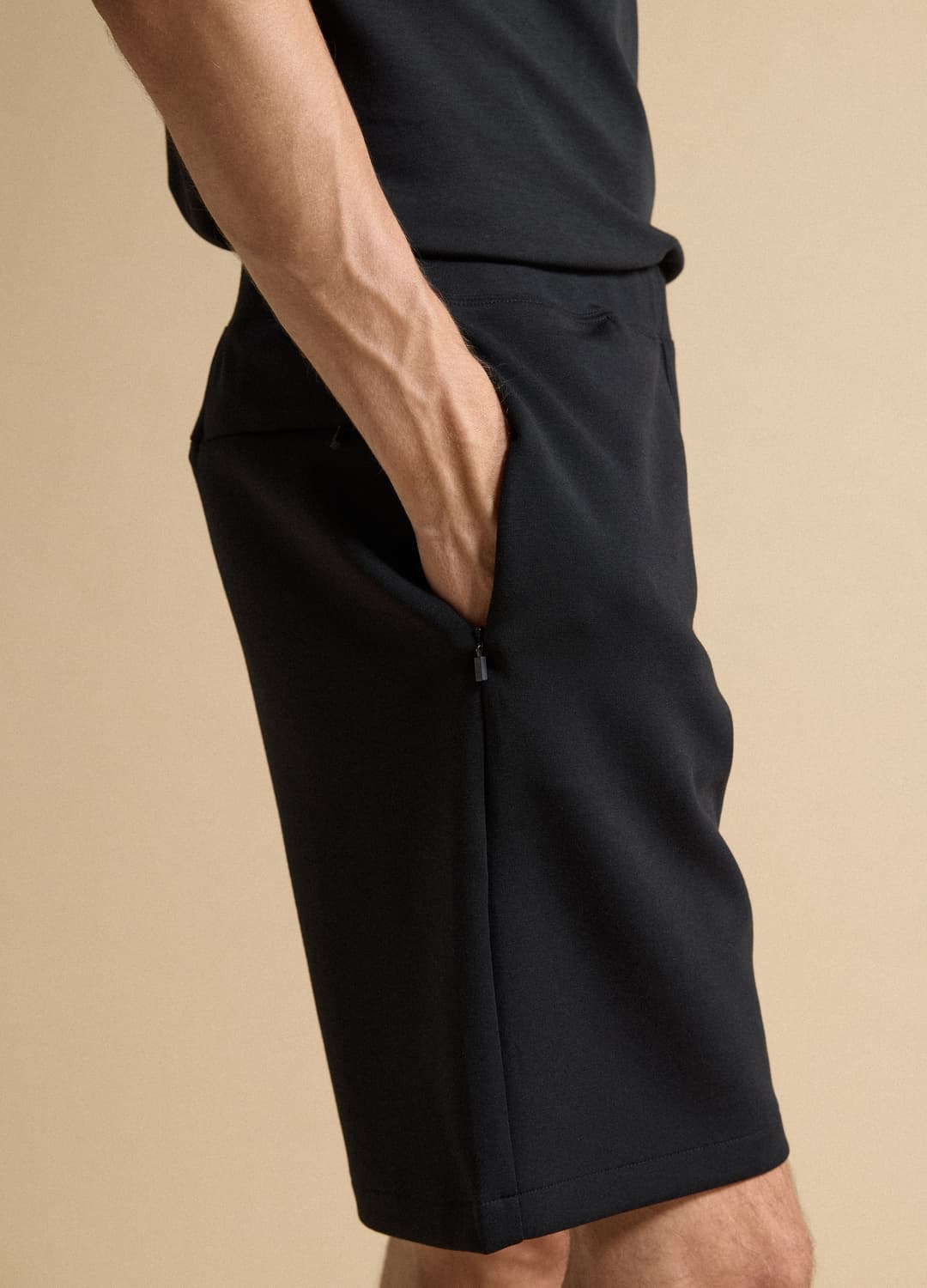 Atmungsaktive Schwarze Shorts Aus 2-wege-stretch | OVS Atmungsaktive Schwarze Shorts Aus 2-wege-stretch - 3 | OVS