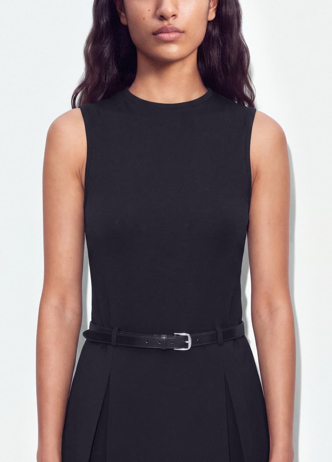 Schwarzes Stretchkleid Aus Viskose Mit Strukturiertem Stehkragen | OVS Schwarzes Stretchkleid Aus Viskose Mit Strukturiertem Stehkragen - 3 | OVS