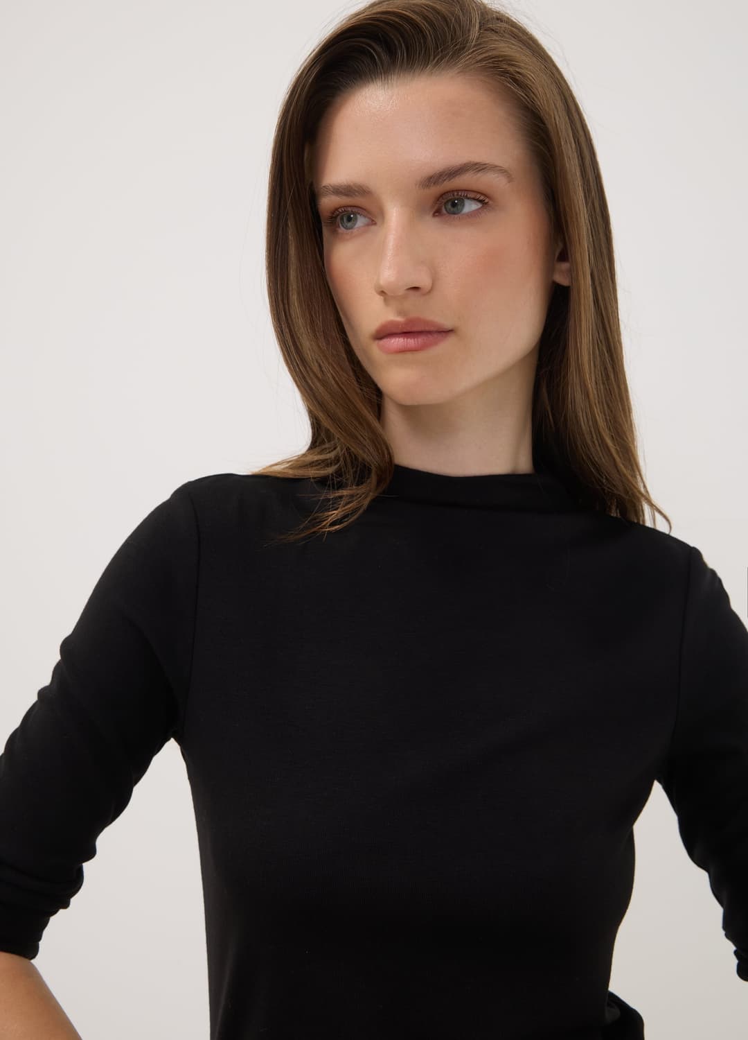 Schwarzes T-shirt Aus Elastischer Viskose Mit Rundhalsausschnitt | OVS Schwarzes T-shirt Aus Elastischer Viskose Mit Rundhalsausschnitt - 0 | OVS
