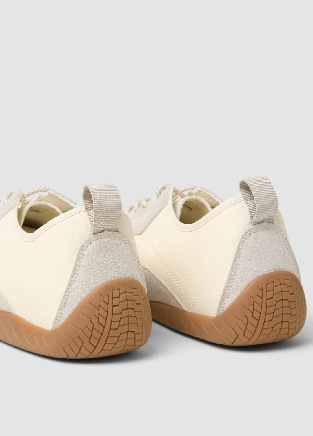 Weiße Und Beige Turnschuhe Mit Regulärer Passform Und Gummisohle | OVS Weiße Und Beige Turnschuhe Mit Regulärer Passform Und Gummisohle - 2 | OVS