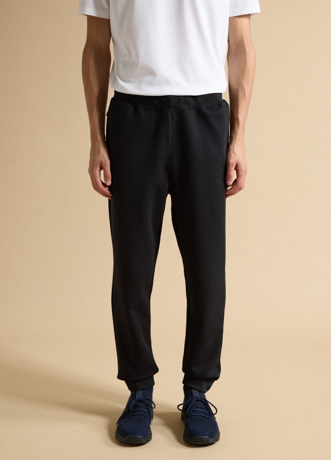 Schwarze Jogger In Regular Fit Aus Elastischem Easy-dry-gewebe | OVS Schwarze Jogger In Regular Fit Aus Elastischem Easy-dry-gewebe - 1 | OVS
