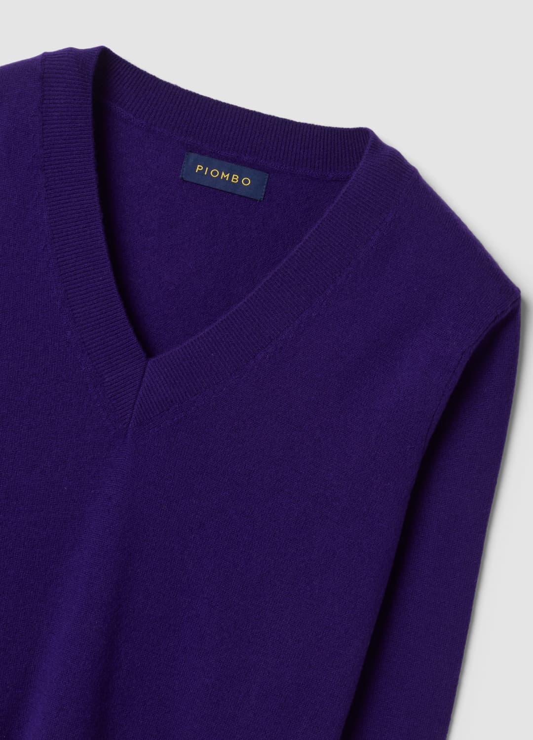 Roter Pullover Aus Reiner Wolle Mit Tiefem V-ausschnitt | OVS Roter Pullover Aus Reiner Wolle Mit Tiefem V-ausschnitt - 4 | OVS