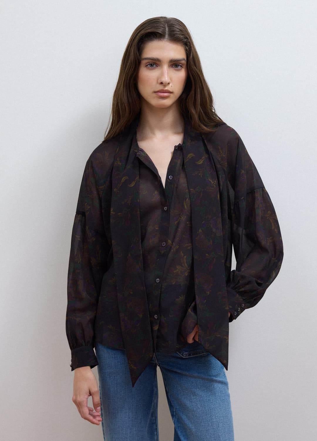 Schwarze Bluse Mit Blumenprint Und Schluppe Am Kragen | OVS Schwarze Bluse Mit Blumenprint Und Schluppe Am Kragen - 0 | OVS