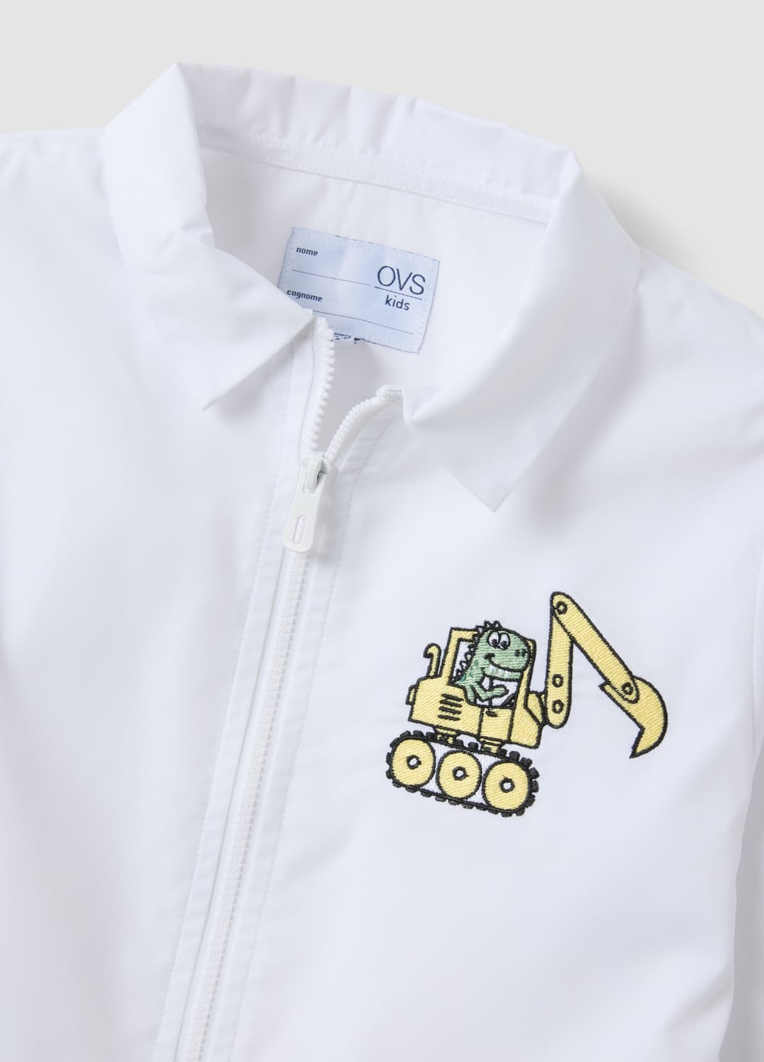 Personalisierbarer Weißer Kindergartenkittel Mit Reißverschluss Und Dinosaurier-stickerei | OVS Personalisierbarer Weißer Kindergartenkittel Mit Reißverschluss Und Dinosaurier-stickerei - 2 | OVS