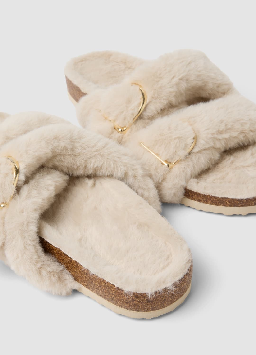 Beige Offene Pantoletten Mit Gekreuzten Riemen Und Schnalle | OVS Beige Offene Pantoletten Mit Gekreuzten Riemen Und Schnalle - 1 | OVS