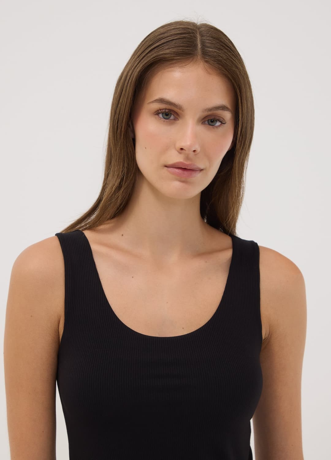 Schwarzes Tanktop Aus Elastischer Viskose Mit Rundhalsausschnitt | OVS Schwarzes Tanktop Aus Elastischer Viskose Mit Rundhalsausschnitt - 1 | OVS