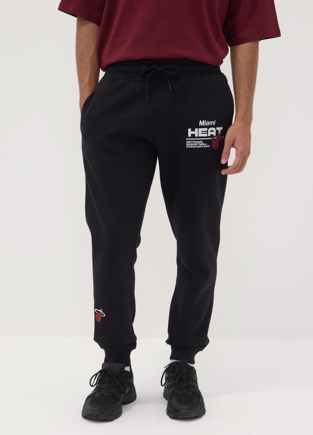Pantaloni Sportivi Neri In Misto Cotone Con Stampa Miami Heat | OVS Pantaloni Sportivi Neri In Misto Cotone Con Stampa Miami Heat - 1 | OVS
