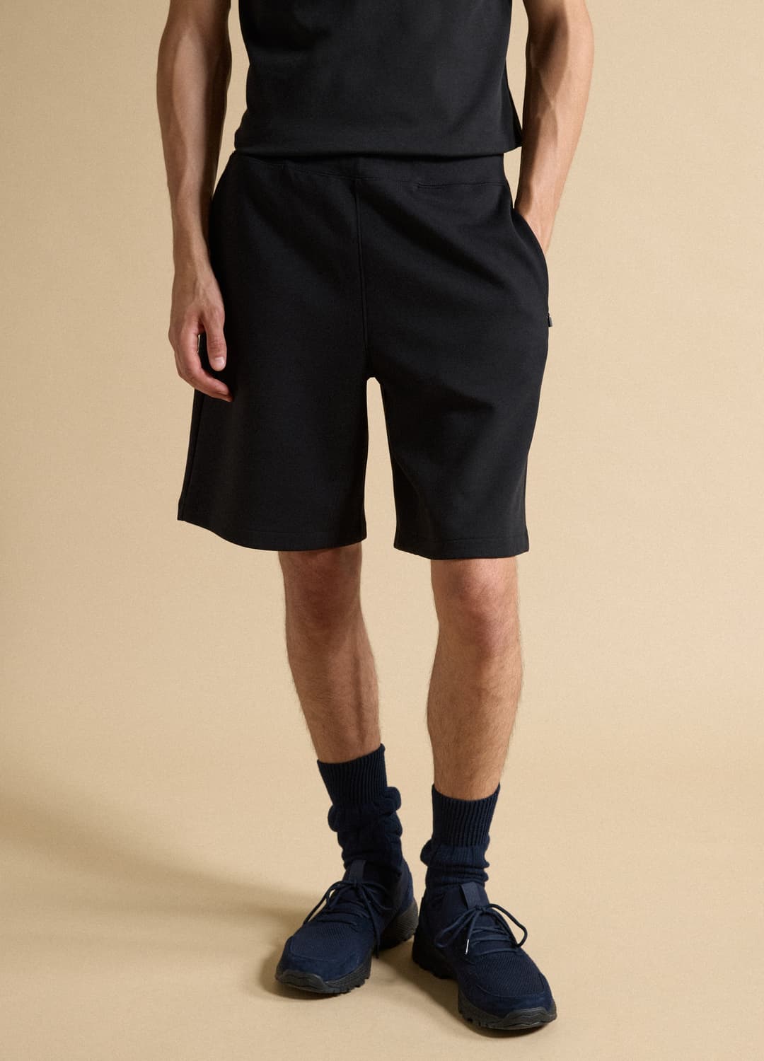 Atmungsaktive Schwarze Shorts Aus 2-wege-stretch | OVS Atmungsaktive Schwarze Shorts Aus 2-wege-stretch - 1 | OVS