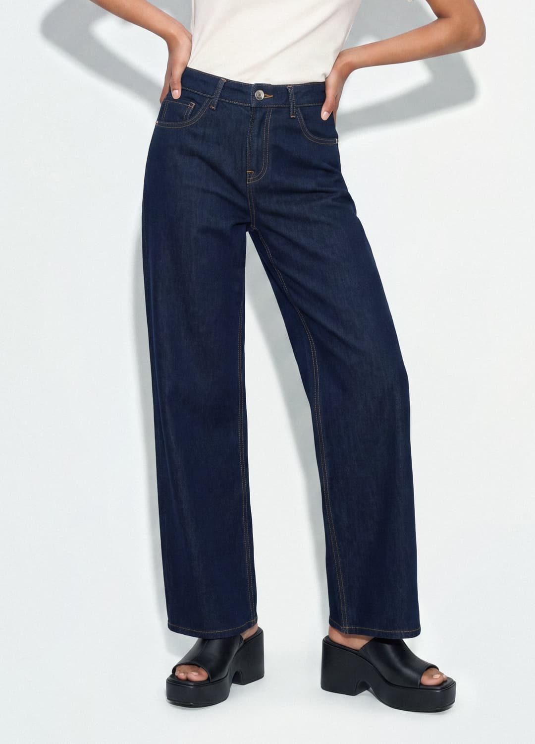 Hellblaue Denim-jeans Mit Wide Leg Aus 100 % Baumwolle | OVS Hellblaue Denim-jeans Mit Wide Leg Aus 100 % Baumwolle - 8 | OVS