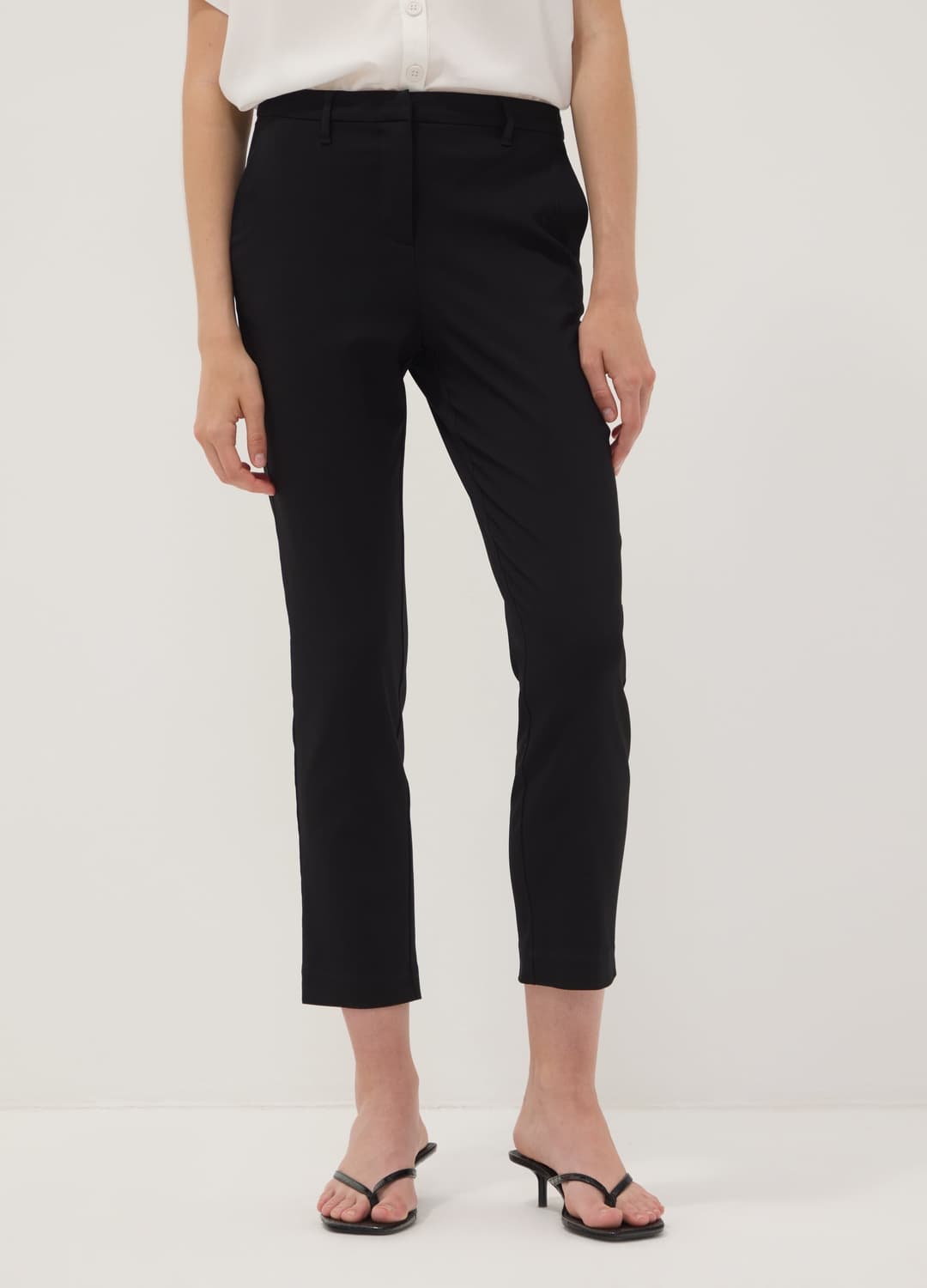 Schwarze Slim-fit Chinohose Aus Stretchiger Viskose | OVS Schwarze Slim-fit Chinohose Aus Stretchiger Viskose - 1 | OVS