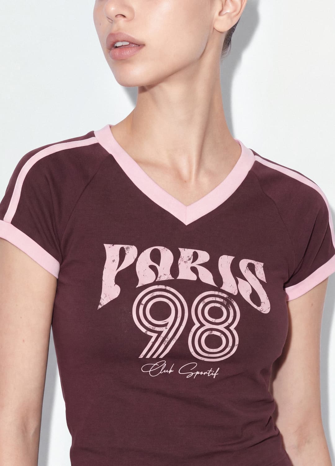 Braunes T-shirt Aus Reiner Baumwolle Mit V-ausschnitt Und Frontprint | OVS Braunes T-shirt Aus Reiner Baumwolle Mit V-ausschnitt Und Frontprint - 3 | OVS