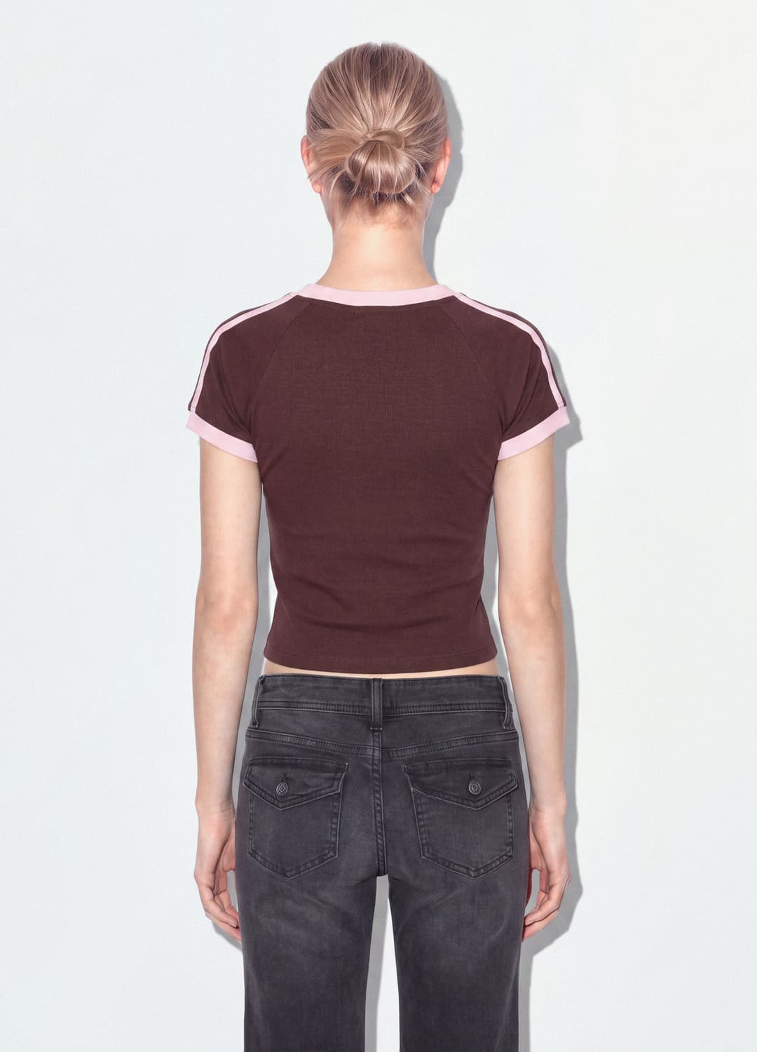 Braunes T-shirt Aus Reiner Baumwolle Mit V-ausschnitt Und Frontprint | OVS Braunes T-shirt Aus Reiner Baumwolle Mit V-ausschnitt Und Frontprint - 2 | OVS