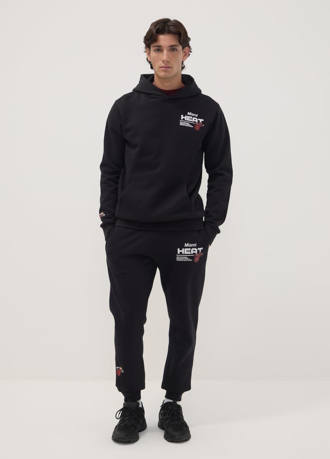 Pantaloni Sportivi Neri In Misto Cotone Con Stampa Miami Heat | OVS Pantaloni Sportivi Neri In Misto Cotone Con Stampa Miami Heat - 0 | OVS